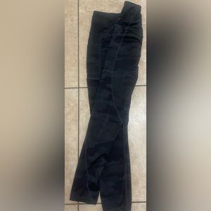 Women’s size small Reebok dark camo leggings